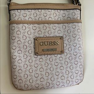Guess bodycross purse 🦋